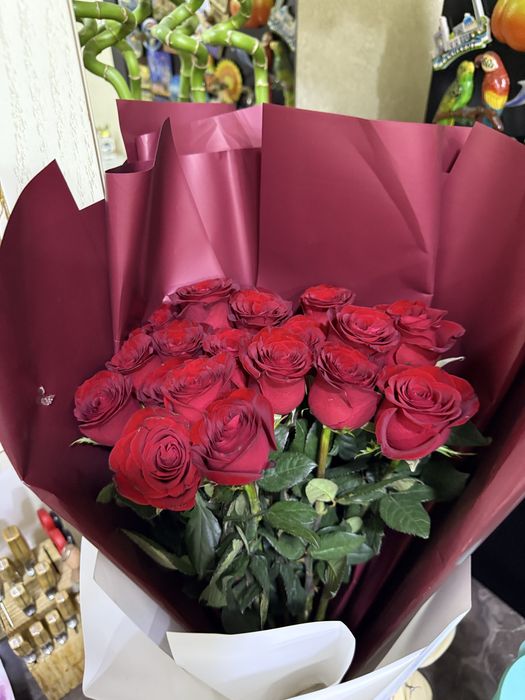 Цветы  свежие красивые оформ нежно роза краснный длинный