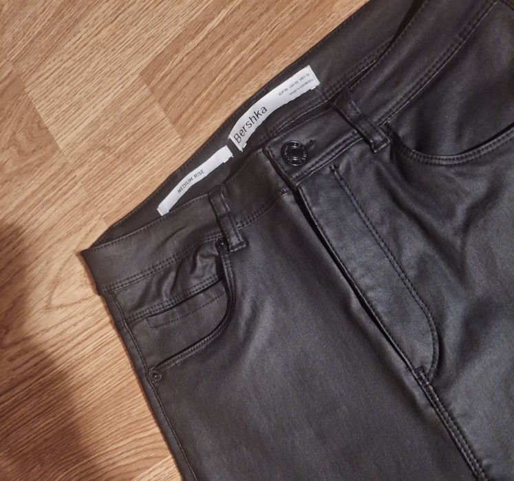 Pantaloni imitatie piele