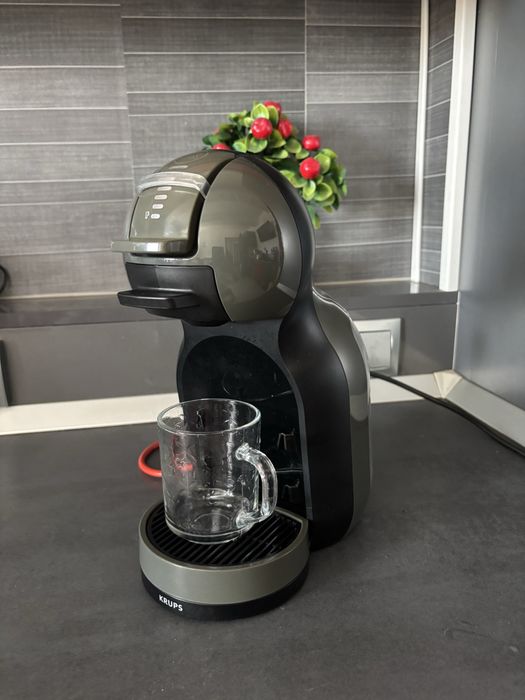 Aparat de cafea cu capsule Dolce gusto