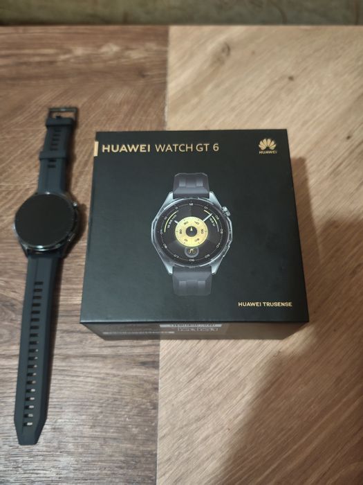 Часовник Huawei GT 6