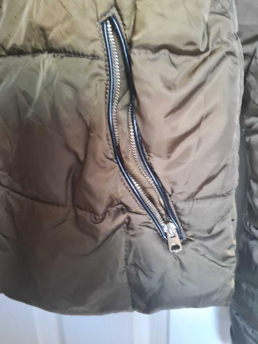 Зимно късо , ватирано яке с пухена яка.