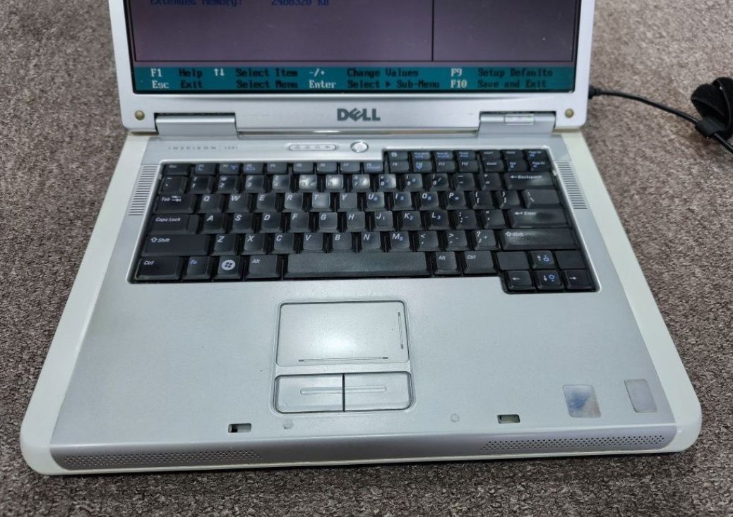 laptop Dell Inspiron 1501, amd dual core, 500 gb hdd 4gb ram,  

AMD d