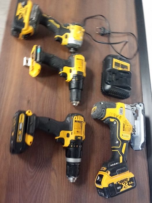 Set bormașini dewalt cu baterii și încărcător