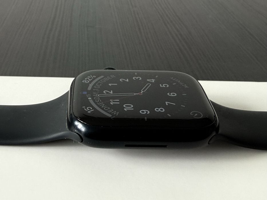 Apple Watch Series 8 (45 mm) + допълнителни каишки