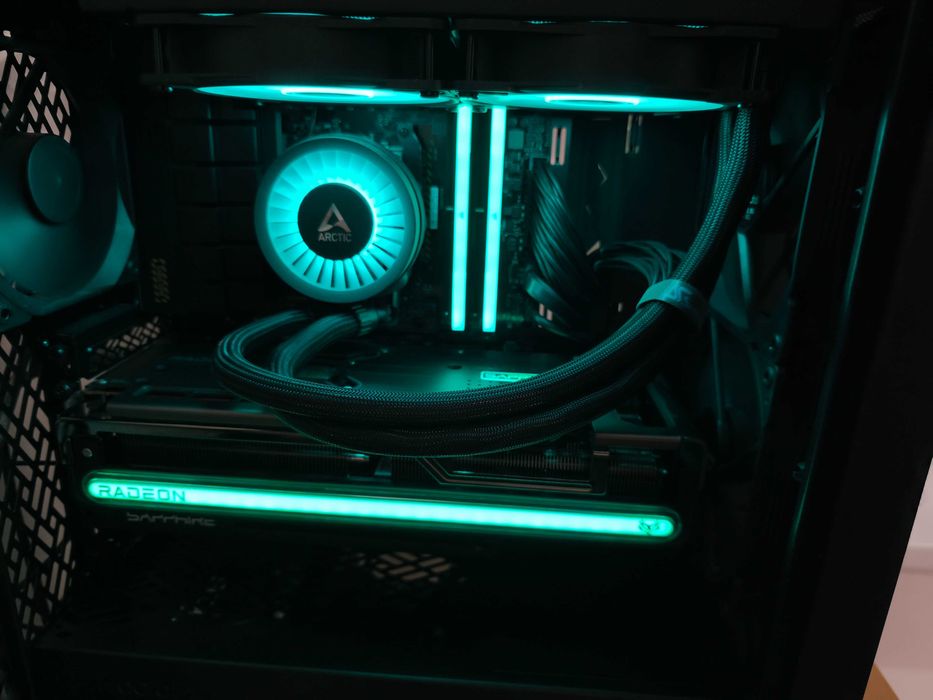 Геймърски компютър AM5 Ryzen 7 7800x3 /  RX 7800 XT / 32GB RAM / 1 TB