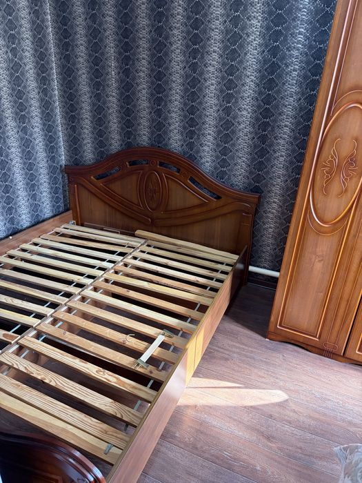 Спальный гарнитур продам