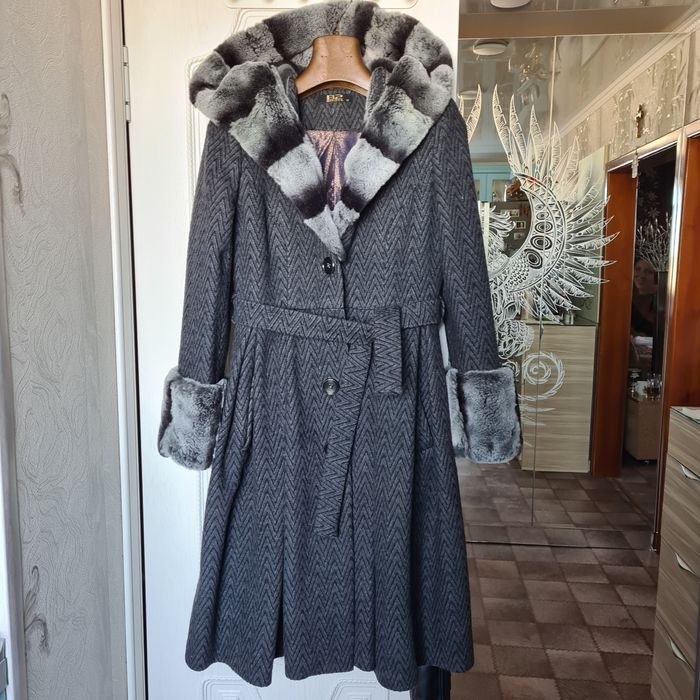 Зимнее пальто с капюшоном