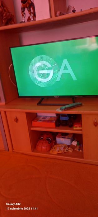 Tv Tesla nou,folosit doar o lună de zile.