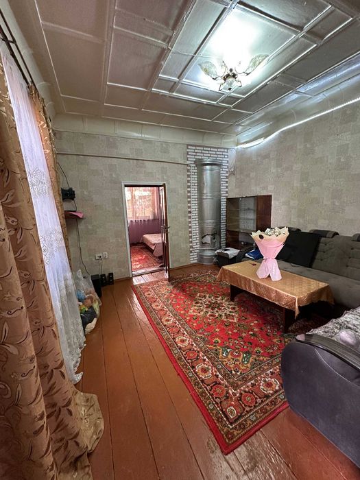 шахар марказида 4 хонали 2,5сотокдан иборат булган ховли сотилади