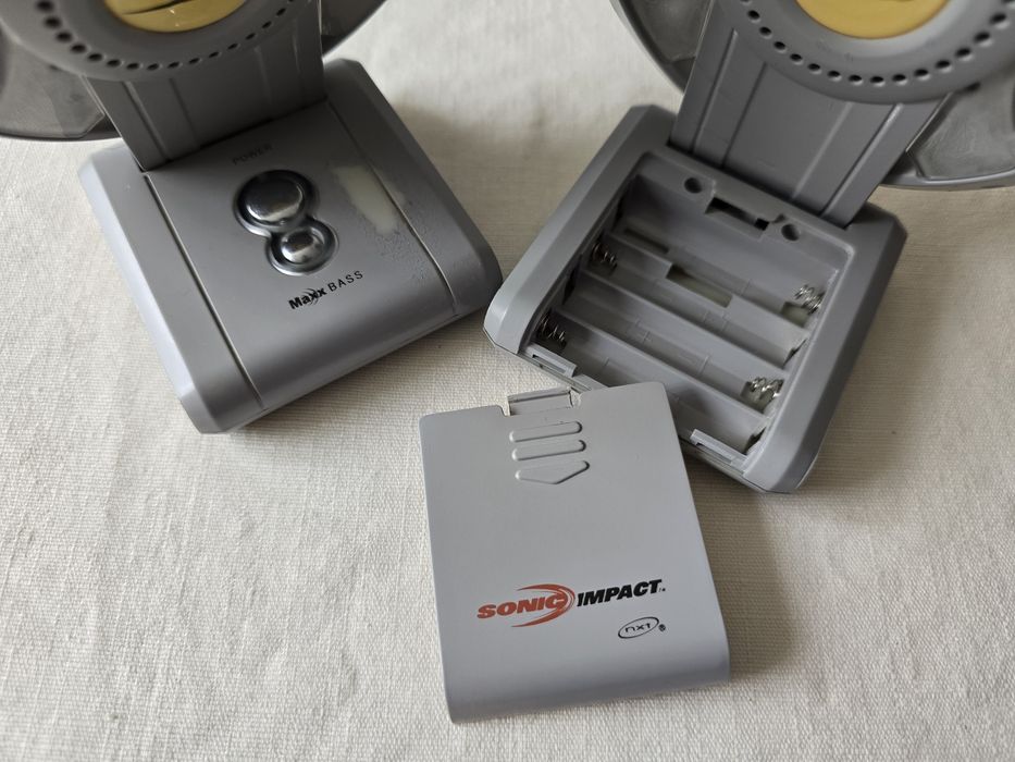 Set boxe portabile stereo, cu gentuță - alimentare baterii sau adaptor