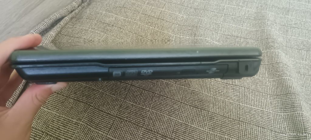 Лаптоп HP 550 със зарядно