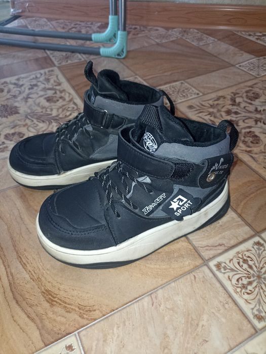 Продам ботинки на флисе осень