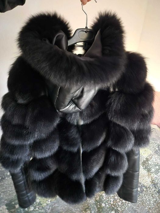 Vand haina din blană naturala de vulpe cu insertii din piele naturală