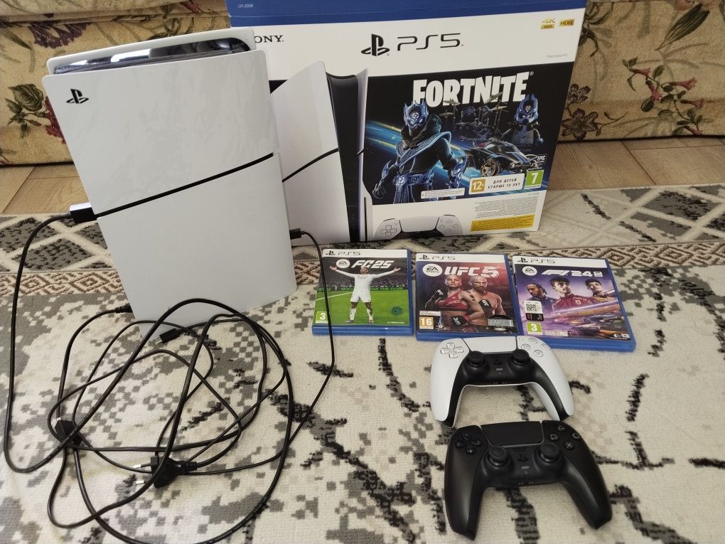 PS 5 slim с джойстиками и играми