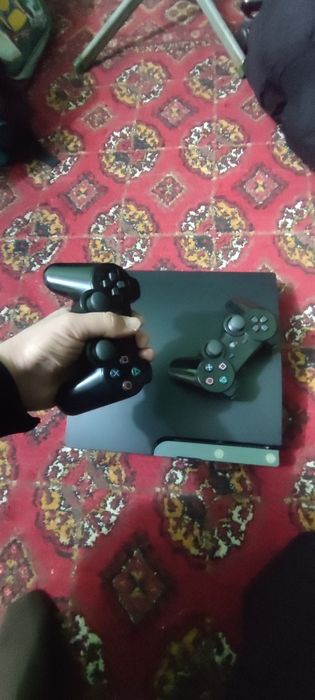 Playstation 3 slim sotiladi