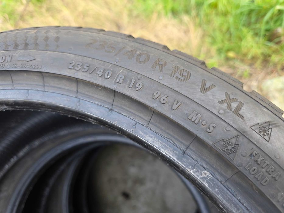 2бр Зимни гуми 235 40 19 - Continental