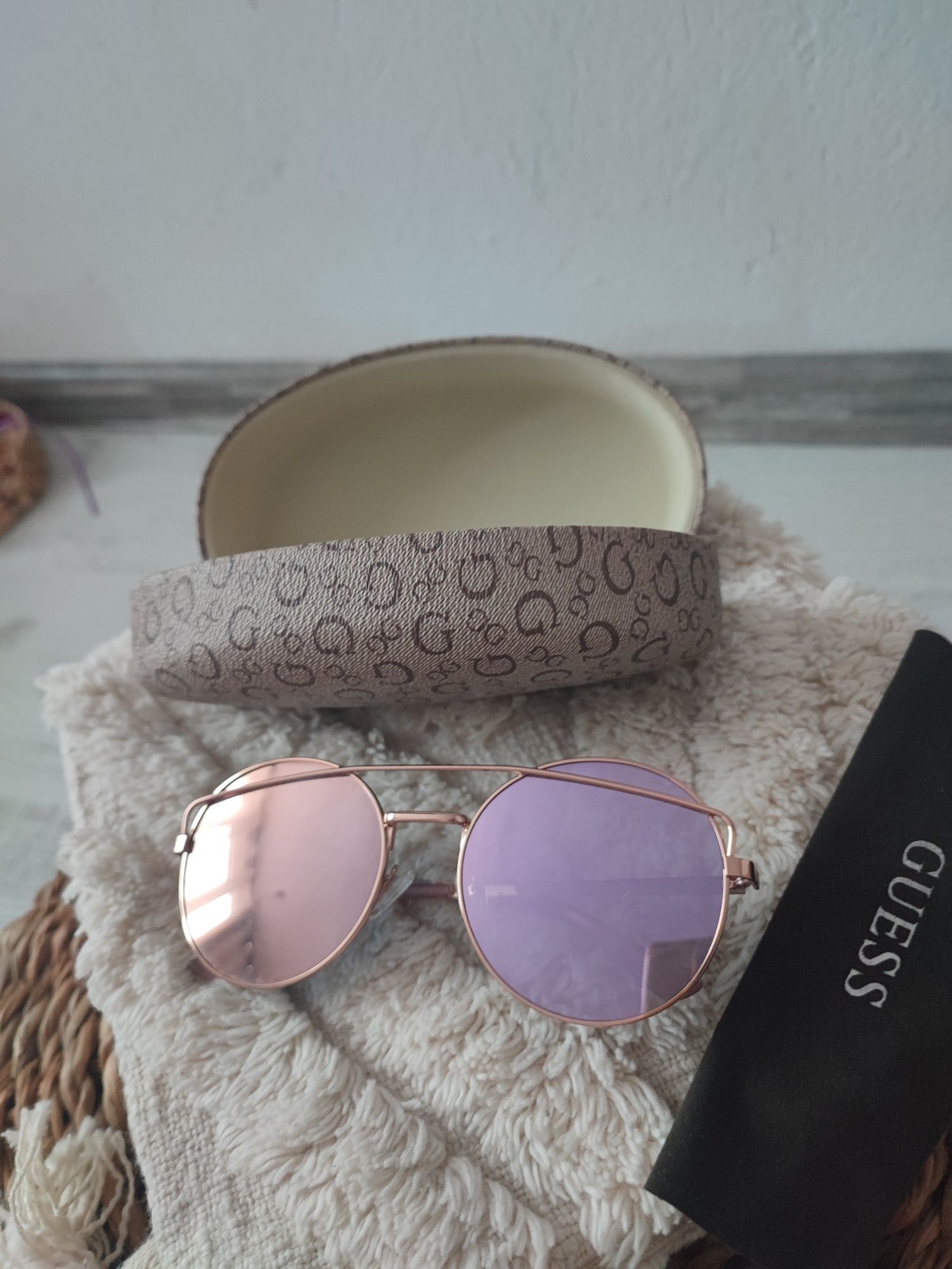 Слънчеви очила GUESS 110 лв