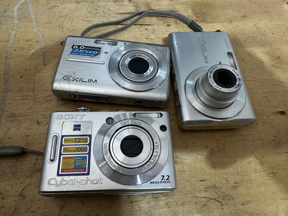 Vand un lot de aparate foto cokectie defecte