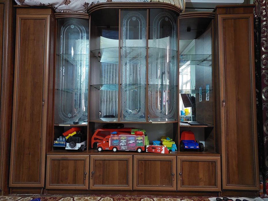 Mexmonxona uchun shkaf sotiladi.