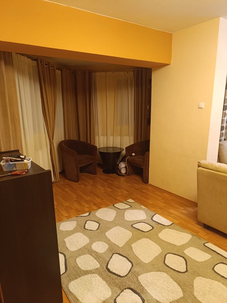Închiriez apartament decomandat 3 camere