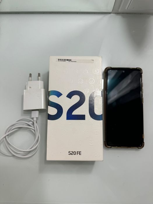 Продам телефон самсунг S20FE.