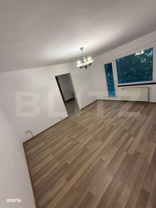 Apartament de vanzare, 3 camere, 65 mp, etaj intermediar, zona Calea B