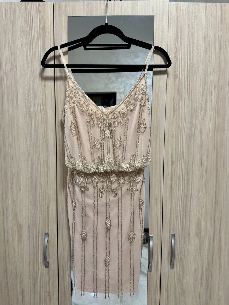 Бледо розова къса рокля с мъниста Lace&Beads