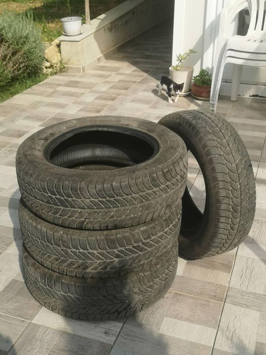 Продавам 4 броя употребявани, зимни гуми  185/65/14. Две марка "Дебика