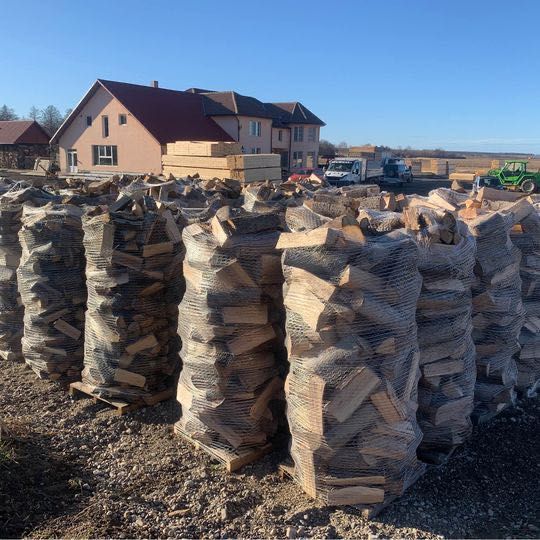 Paleți lemn de foc tăiat, crăpat și paletizat