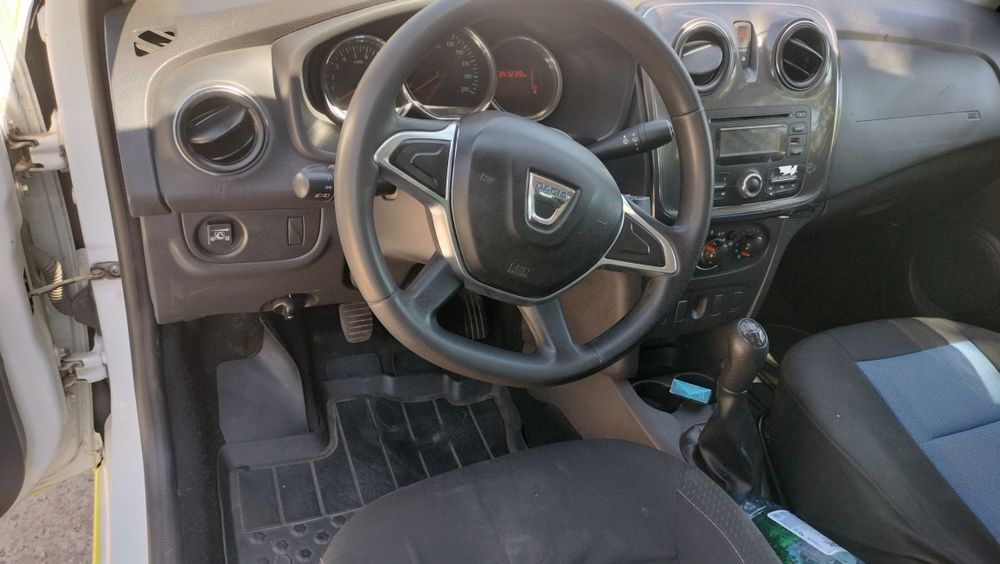 Vând DACIA Logan 2