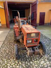 Tractor 20 cp cu utilaj de taiat lemne