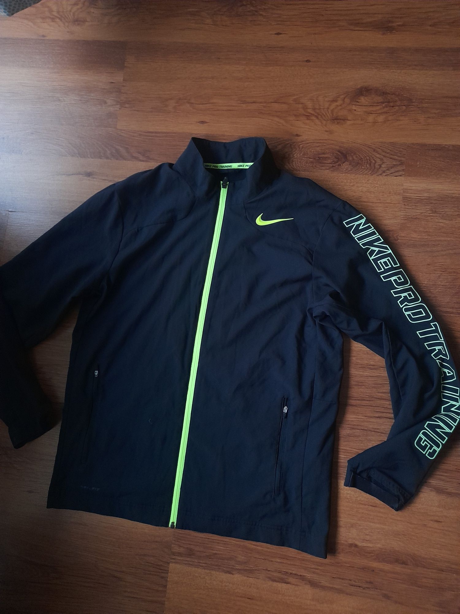 Nike dri fit мъжко горнище M размер.