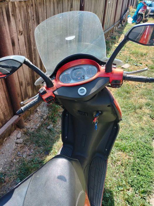 Vând scuter Aprilia Leonardo