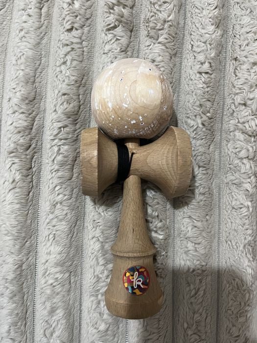 Kendama Europe Record Plus semnata de Xremus
