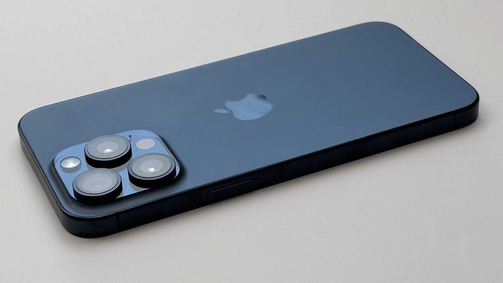 Като нов iPhone 16 Pro 128GB, цвят Midnight Black, батерия 93%