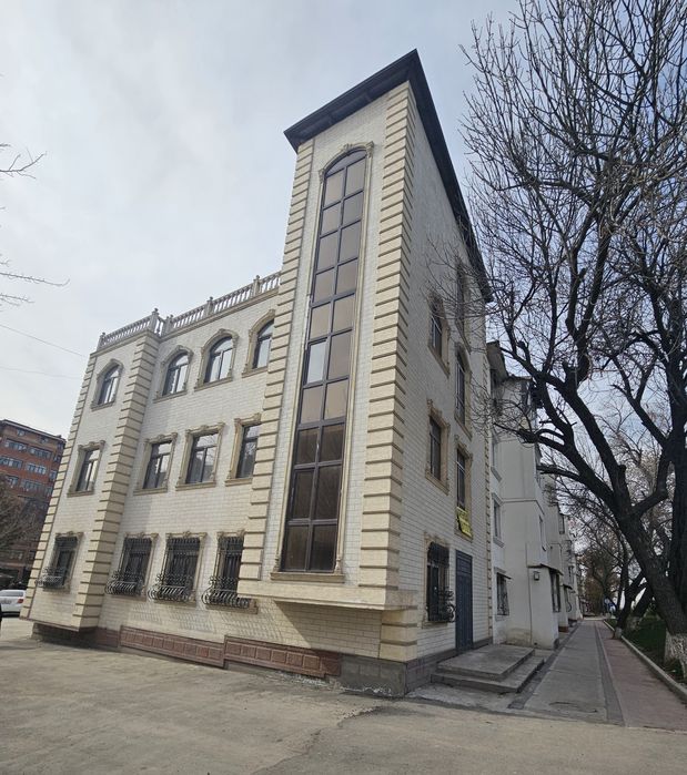 Продаётся отдельно стоящее здание.