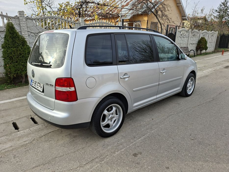 Vând vw touran 2.0 tdi