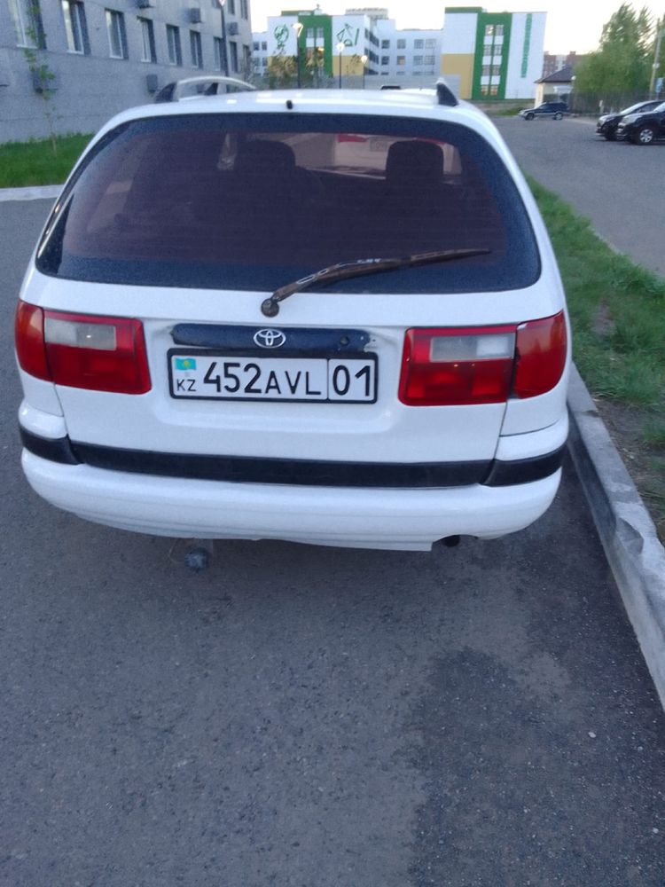 Продается Тайота Карина. Торг есть