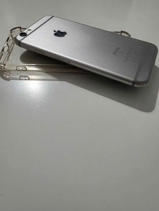 Vând IPhone 6 S impecabil