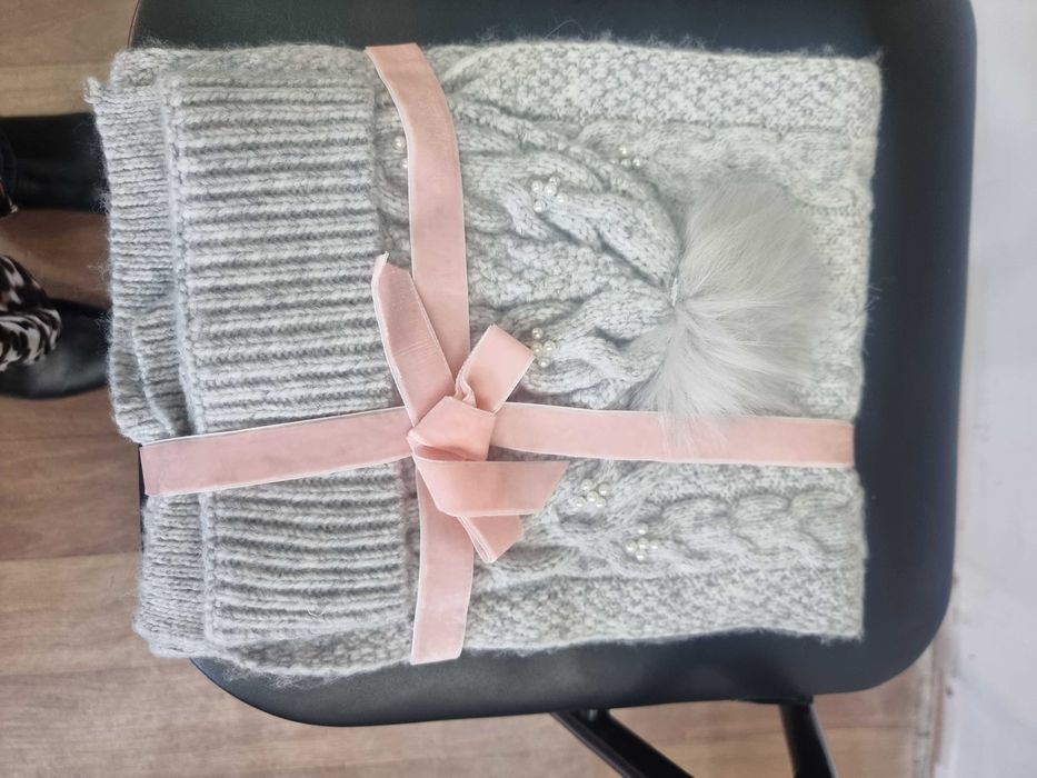 Комплект шал и шапка .