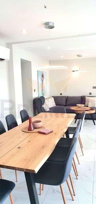 Триетажна къща в гр. Балчик