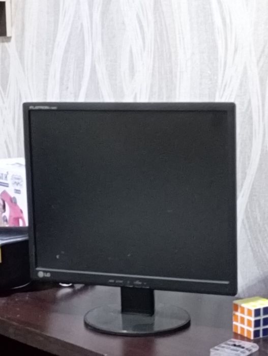 Монитор LG  Flatron 1942s