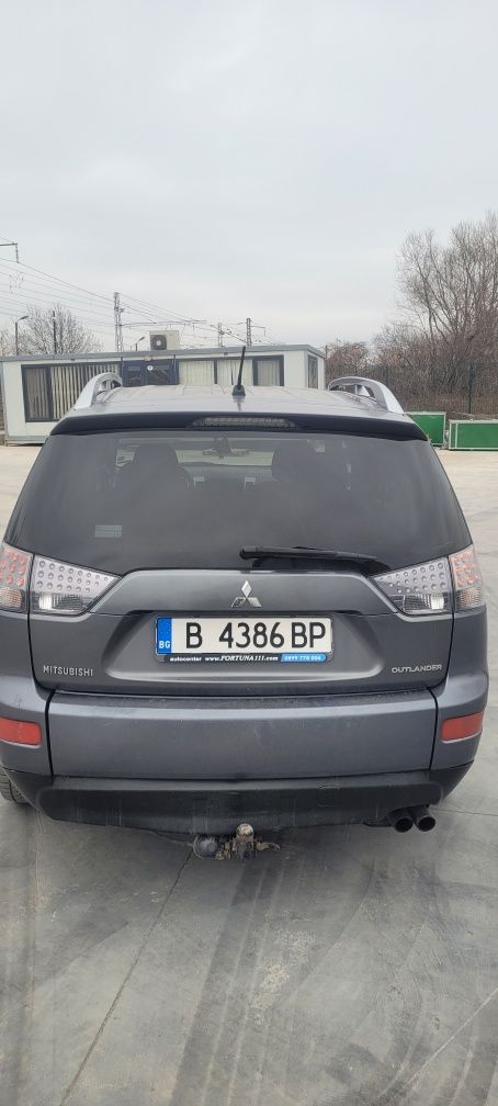 Продавам Мицубиши Оутлендер