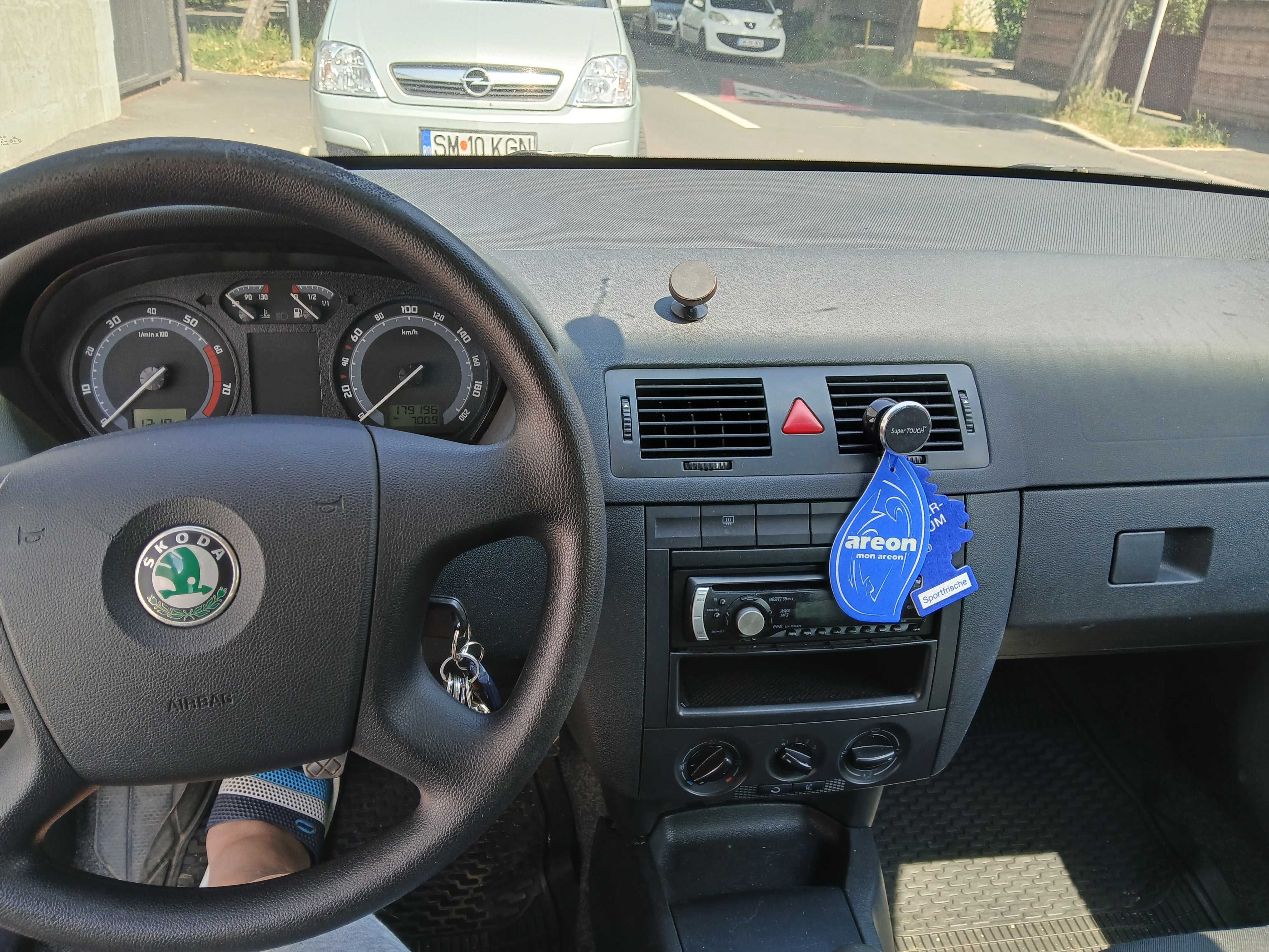 Vand Skoda Fabia 2008 1,2 benzina 179000 km stare buna de functionare.