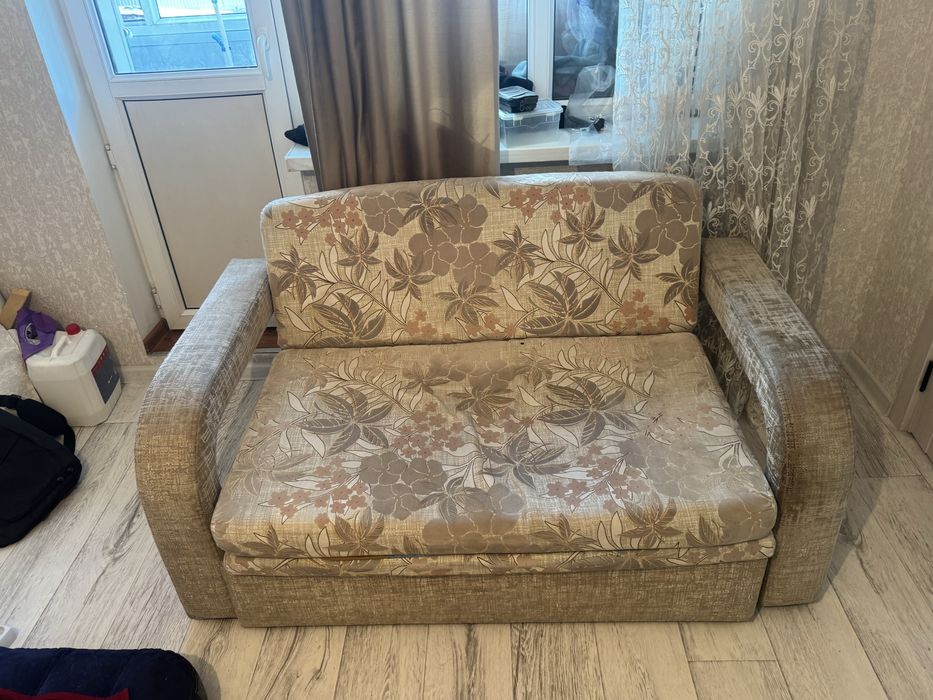 Диван-кровать с ящиком, хороший вариант для дачи или гаража