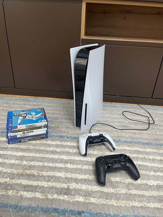 Playstation 5 с играми в идеальном состоянии