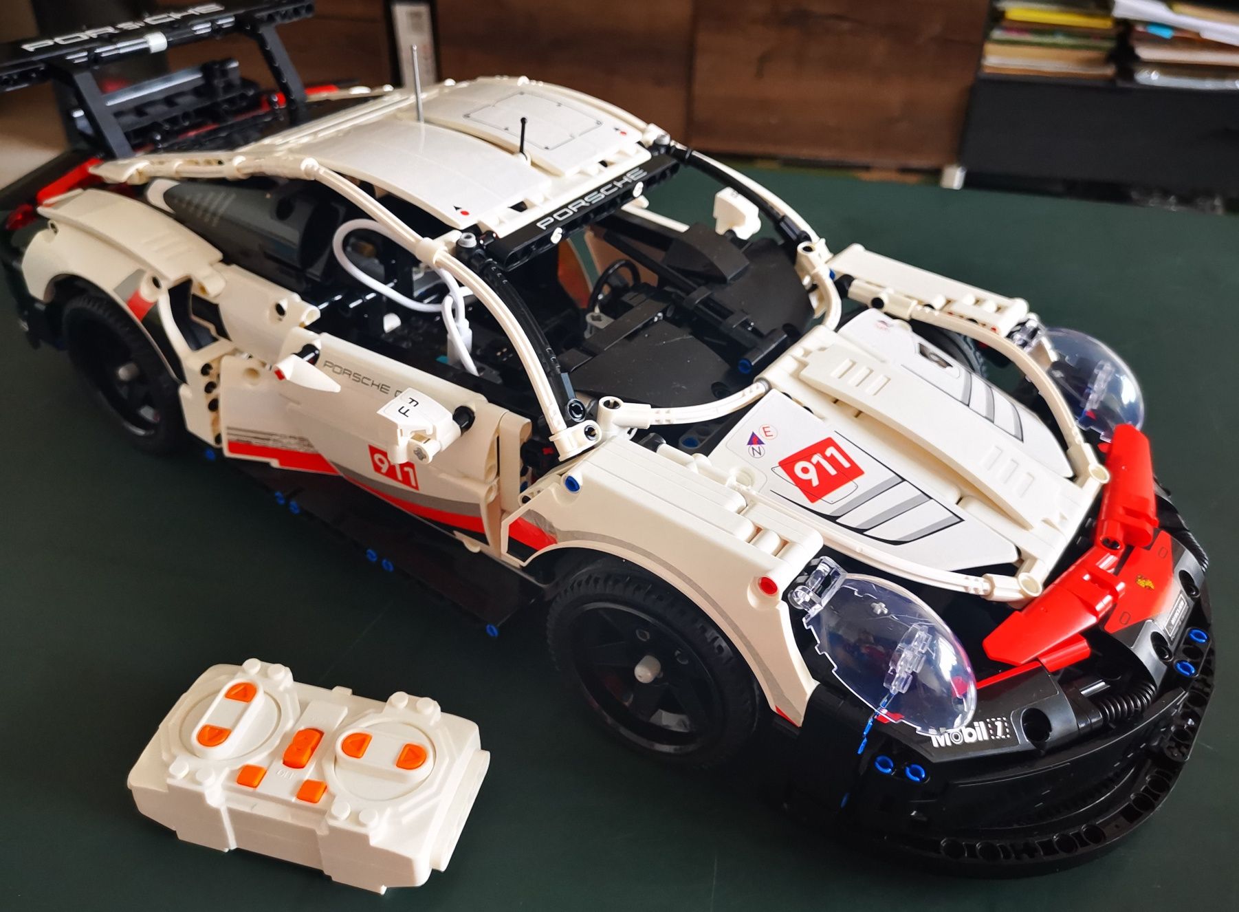 Уникален конструктор Порше 911 RSR със задвижване