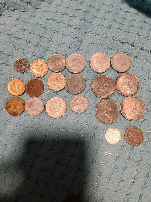 Vând urgent monede mai multe modele