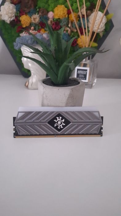 Stick de ram RGB 8 gb ddr 4 cl 16 3000 mhz
