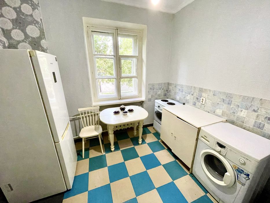 Продам 1,5-ку, сталинку-ул. Новорабочая5, 2эт, кирпич,  38кв.м.-за нал